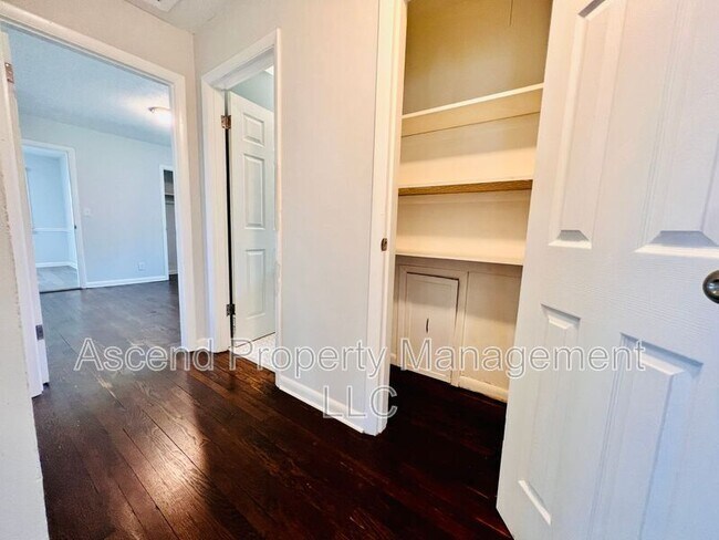 Building Photo - 4610 Leslie Ln