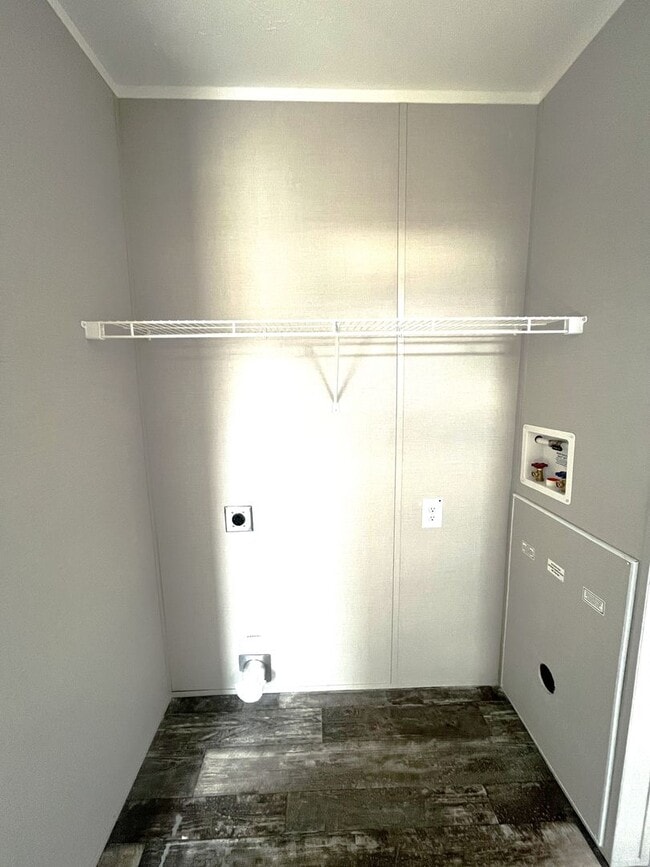 Building Photo - CONTRACT PENDING!!!! Mobile home featuring 2 bedrooms and 1 bathroom.