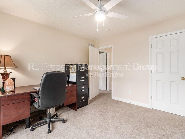 Building Photo - 5551 Ainsley Dr