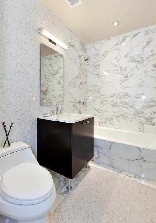 Building Photo - 3 bedroom in LONG ISLAND CITY NY 11109