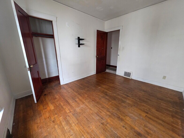 Building Photo - 417 N 5th St