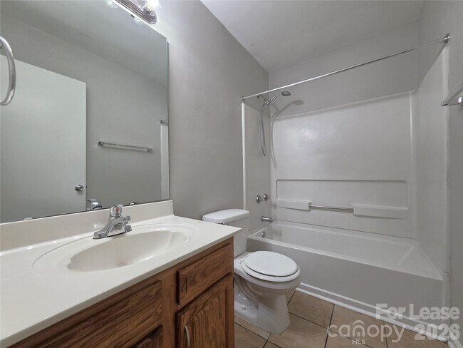 Building Photo - 268 Southcircle Dr NW