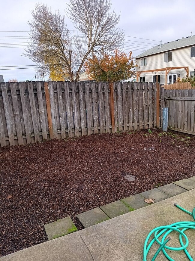 Building Photo - Recently Remodeled House is Now Avialable!