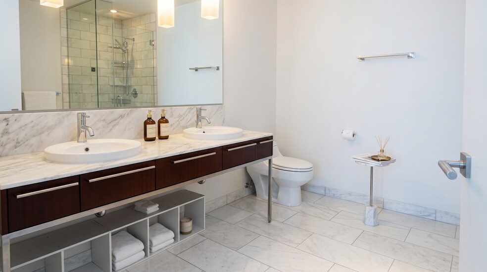 Building Photo - 4471 Dean Martin Dr