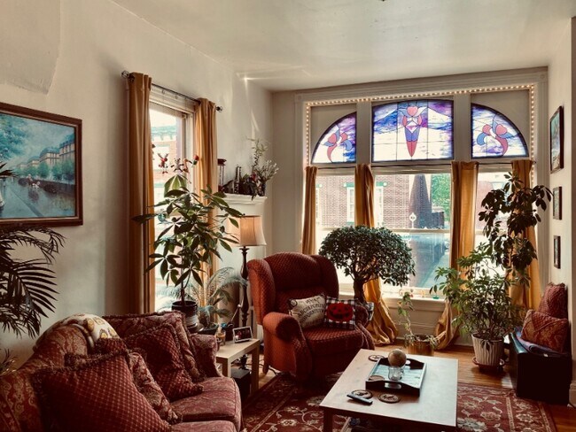 Building Photo - 50 York St