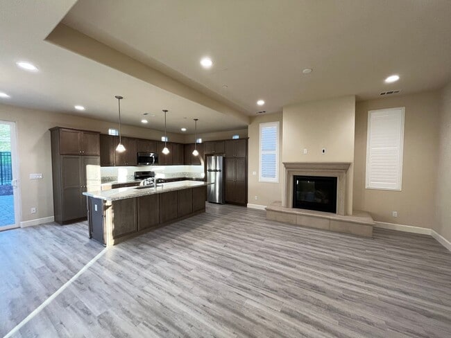 Building Photo - Spacious Home - Three Bedrooms w/garage TOSCANO Neighborhood in SLO