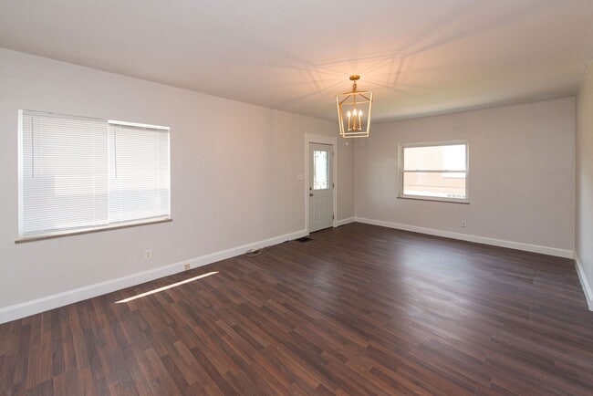Building Photo - COVEDALE- 3 bedroom 1.5 bath Tudor with up...