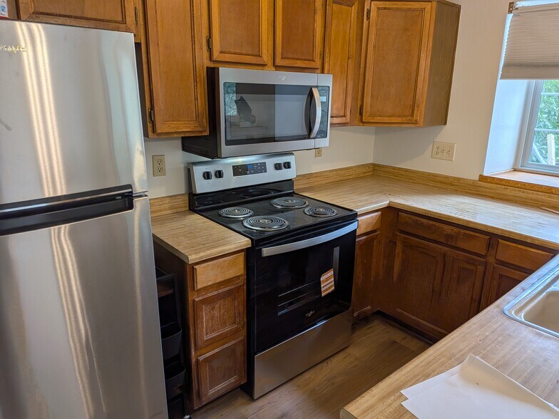 Kitchen - 1217 South Flower Circle