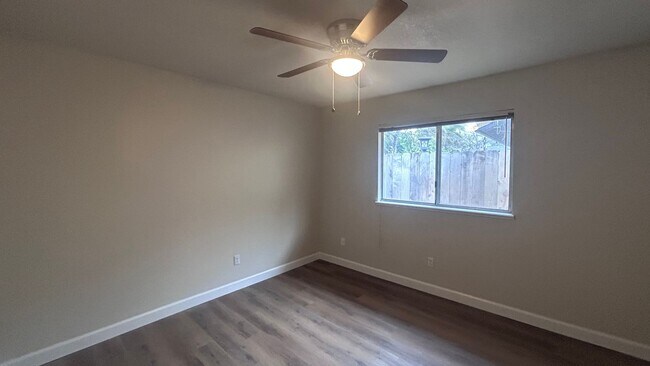 Building Photo - Lakewood Elementary School District