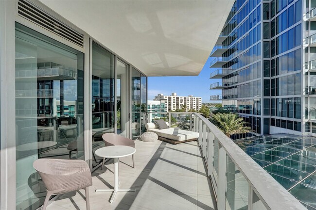 Building Photo - 2200 N Ocean Blvd