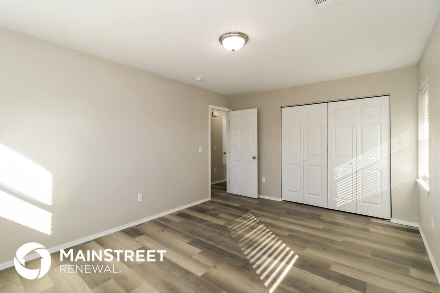 Building Photo - 5701 N Warren Ave