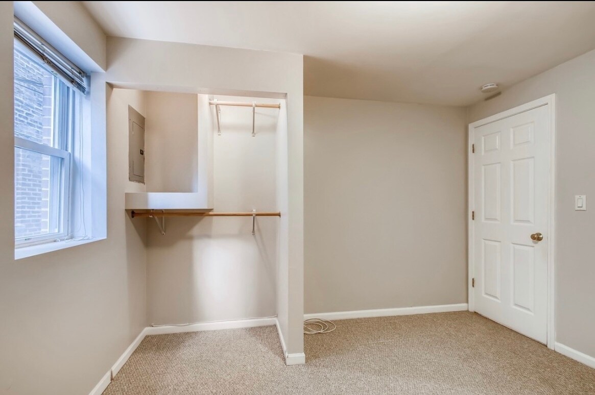 Building Photo - 722 S Oakley Blvd