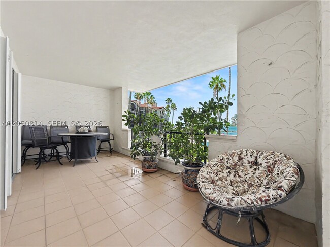Building Photo - 2124 Fisher Island Dr