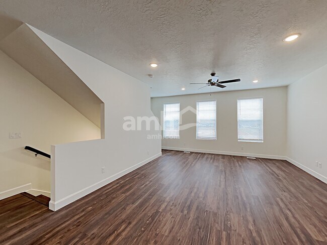 Building Photo - 6088 S Jordan Pkwy W