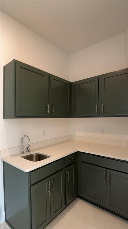 Building Photo - 14415 Crest Palm Ave