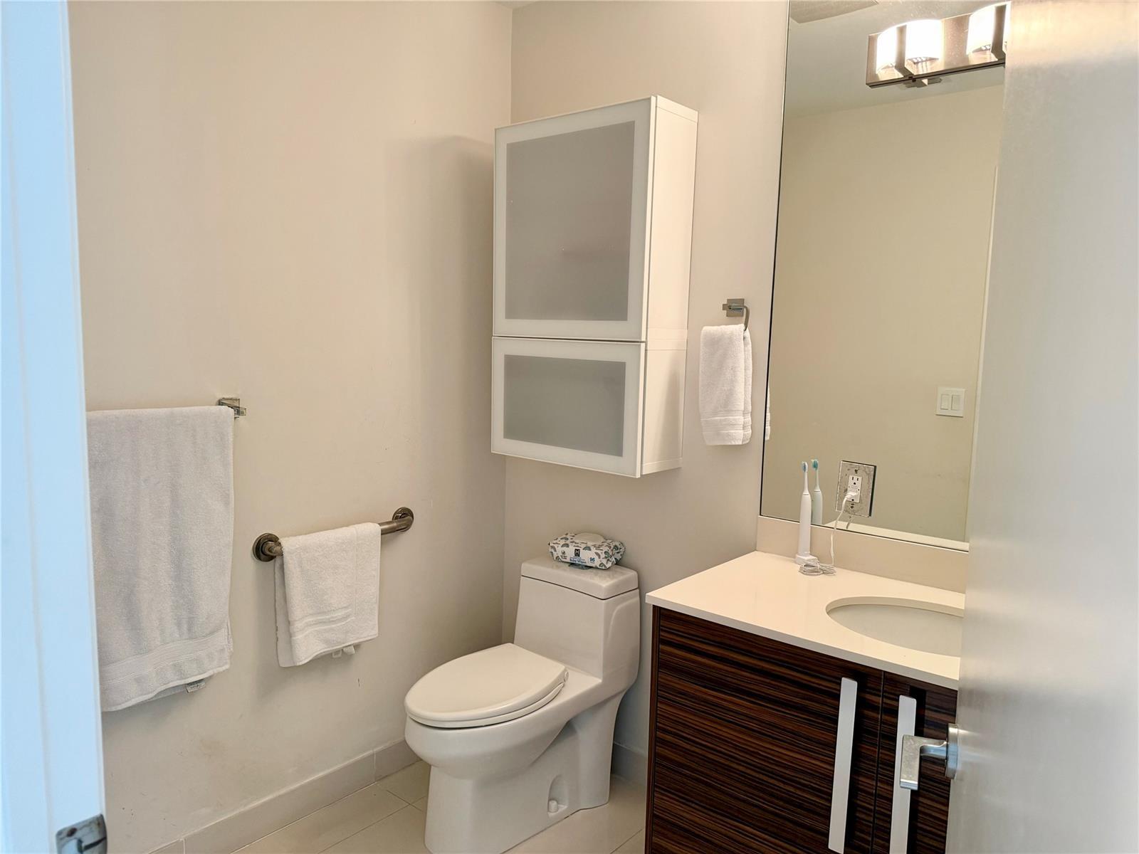 Building Photo - 2020 N Bayshore Dr