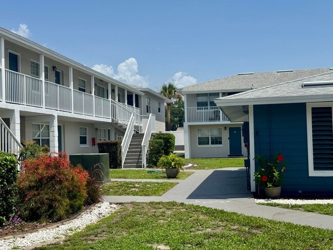 Building Photo - 1 Bed/1 Bath Ground Floor Condo in recently renovated apartment community.