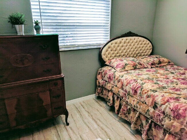 bedroom 2 - 496 28th Ave N