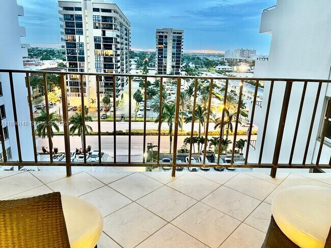 Building Photo - 2030 S Ocean Dr