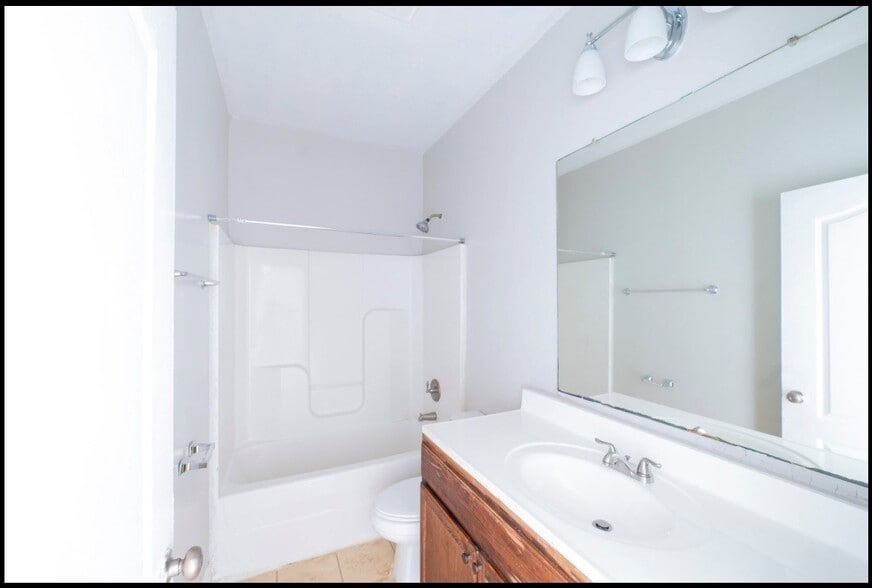 1st Floor Bathroom - 1526 Lake Calais Ct
