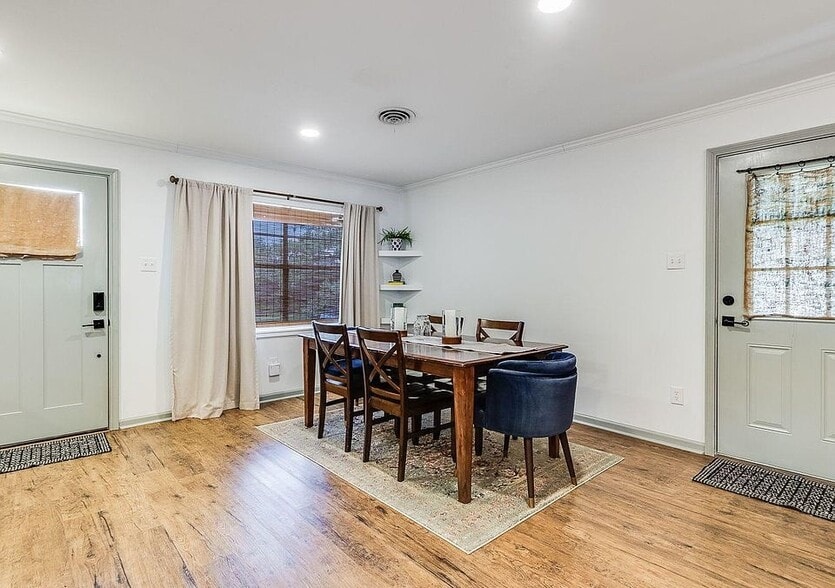 Building Photo - 1010 Solomon St