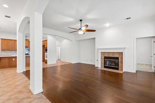 Building Photo - 2127 Clear Lake Pl