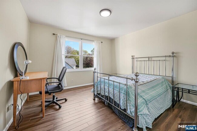 Building Photo - 405 Burnet Pl