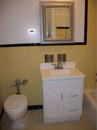 Building Photo - 5300 S Shore Dr
