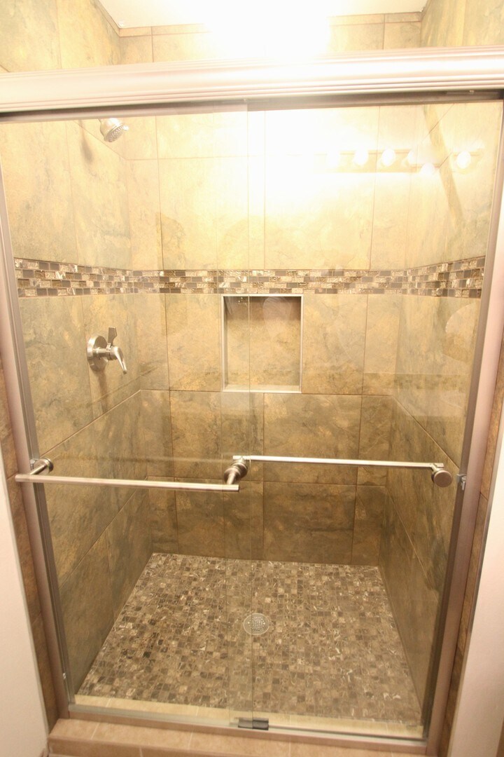 Building Photo - Everett Townhome...Water and sewer included in rent