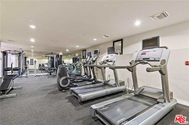 Building Photo - 3750 Santa Rosalia Dr