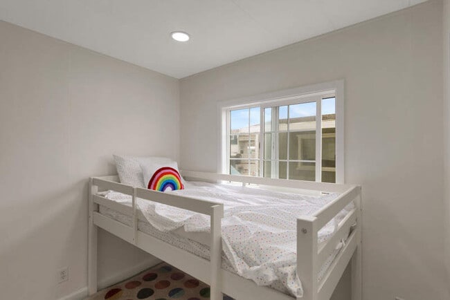 Building Photo - 325 3rd Ave