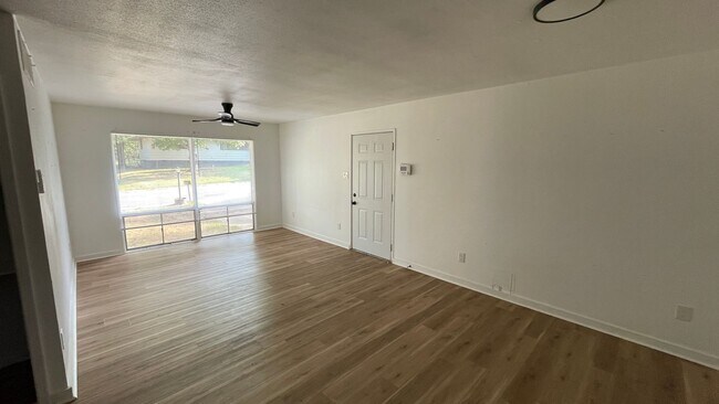 Building Photo - Spacious 4-Bed 2-Bath Home for Rent