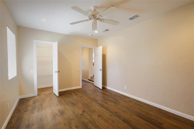 Building Photo - 1004 W Cayuga Dr