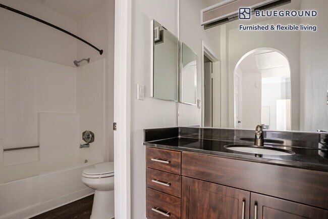 Building Photo - 345 Cloverdale Ave