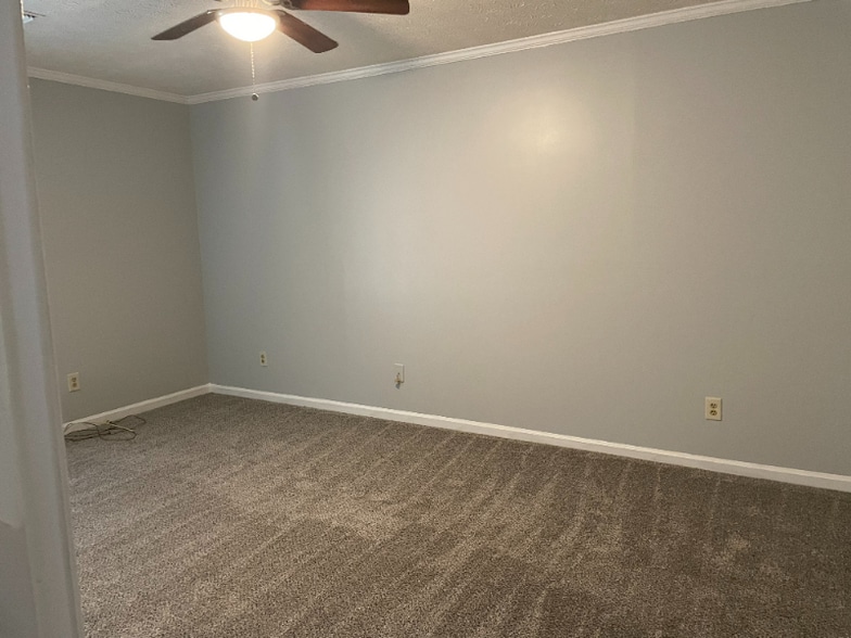 Building Photo - 8058 Woodlake Dr