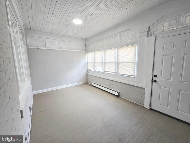 Building Photo - 925 S 59th St