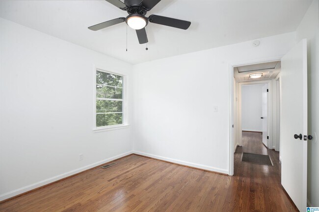 Building Photo - 724 Rose Dr