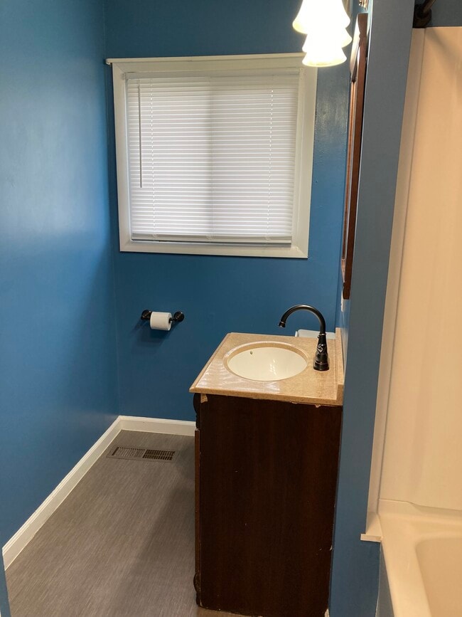 Building Photo - 7309 Roshon Ave