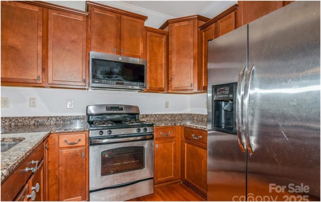 Building Photo - Stylish 2-Bedroom, 2.5-Bath Home with Mode...
