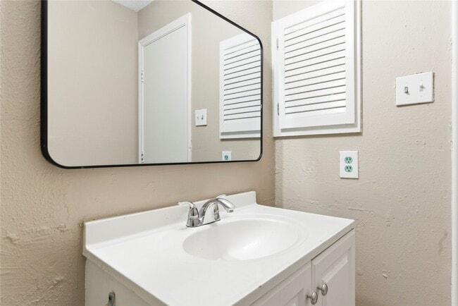 Building Photo - 7859 Cook Rd