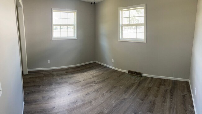 Building Photo - 638 N Patterson Ave