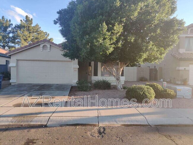 Building Photo - 493 E Cantebria Dr