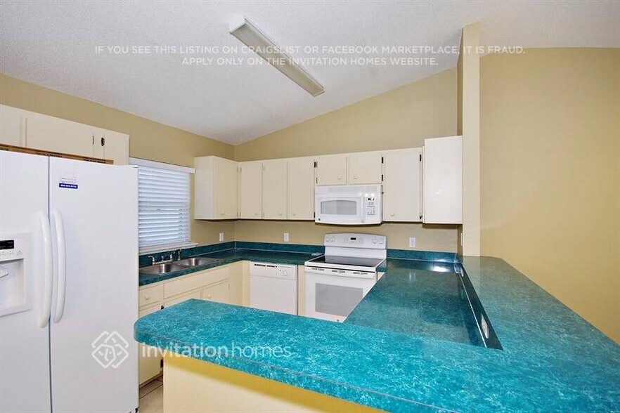 Building Photo - 711 Hawk Ln