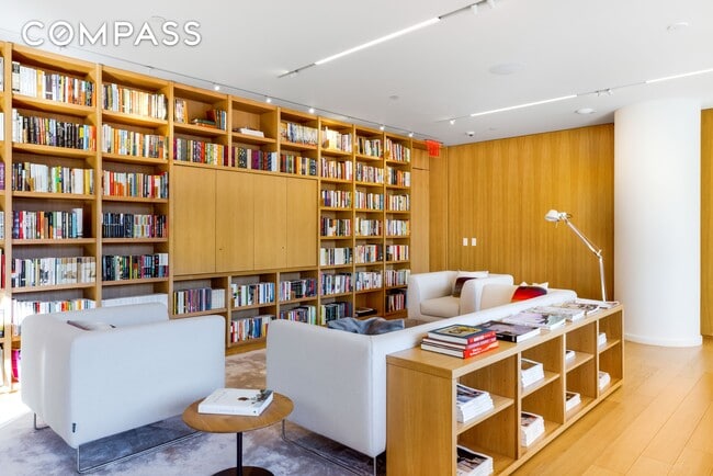 Building Photo - 565 Broome St