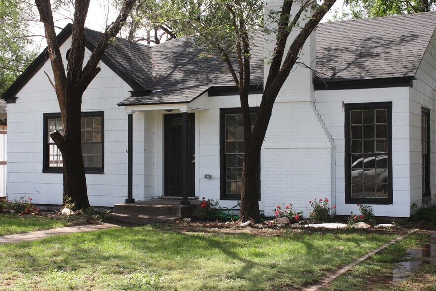 Building Photo - 2221 21st St