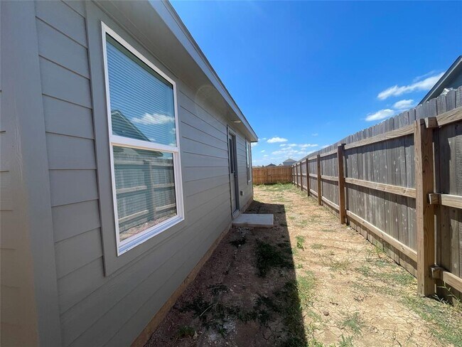 Building Photo - 245 Pastar Fls