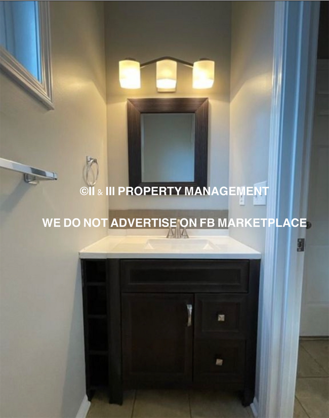 Building Photo - 15564 S Blackfeather St