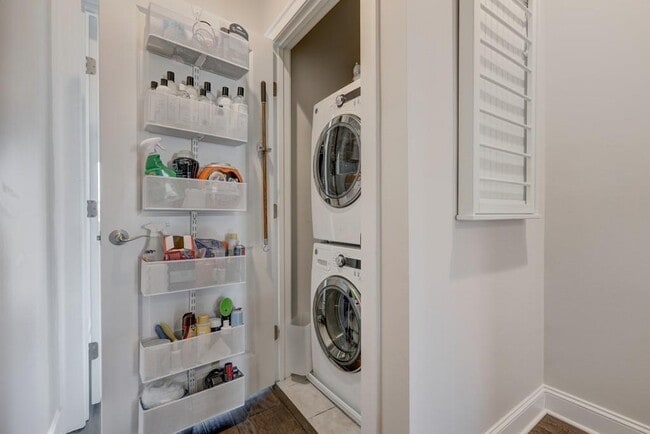 Building Photo - 4231 Deming Cir