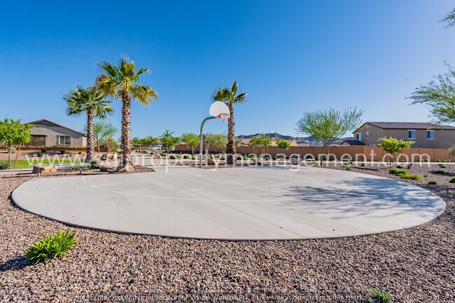 Building Photo - 2038 E Julian Dr