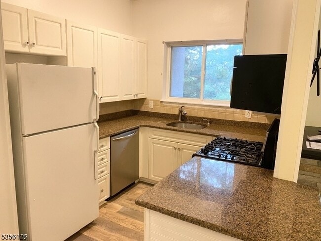 Building Photo - 1210 Brittany Dr